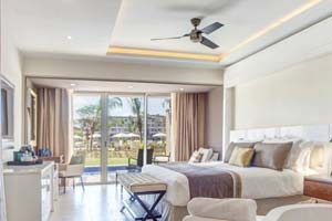 diamond_club_luxury_jr_suite_swim_out